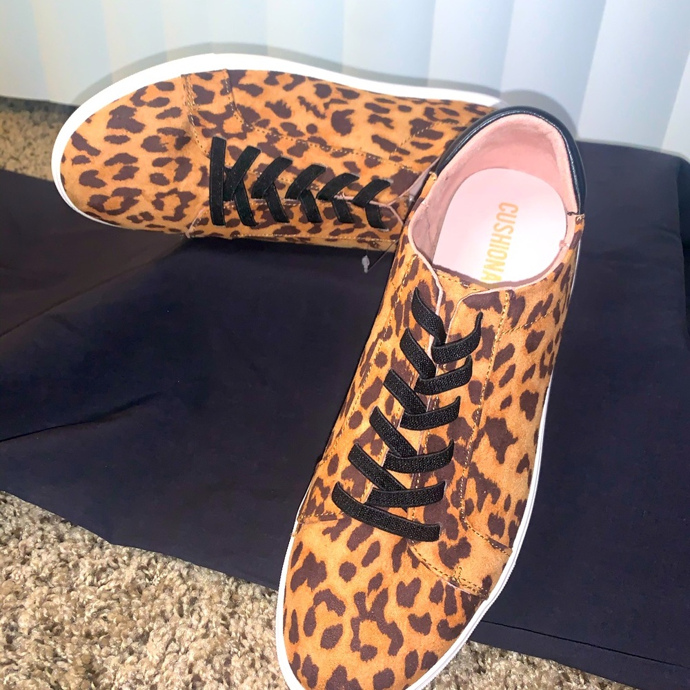 Leopard tan and black tennis shoes